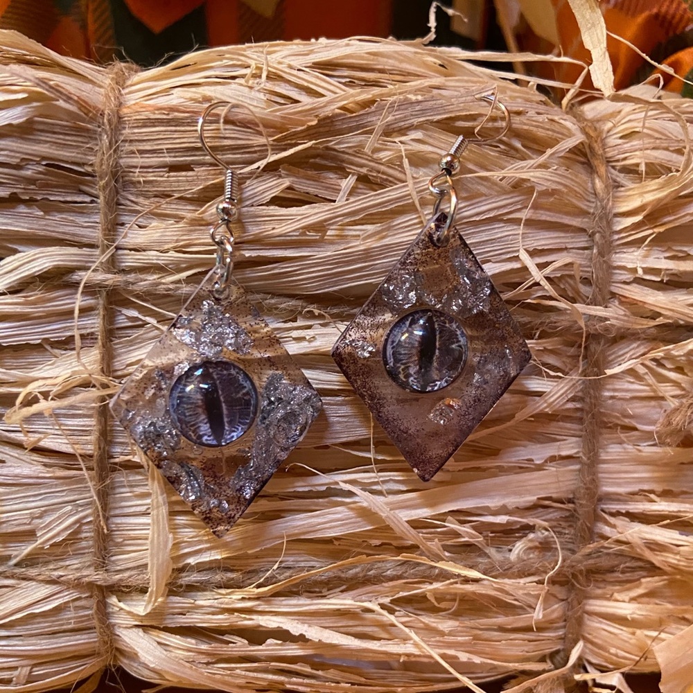 Handmade Cat Eye Dangle Earings!